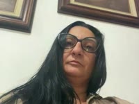 J’aime qui mon Copin me fun, qui me séduise me charme, puis ça peut devenir plus coquin si tu trouves ce qui me craque… je ne suis pas soumise ni dominatrice mais j aime les jeux de pouvoir d une manière cérébrale….
