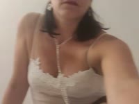 Sexy and elegant woman who will appreciate your conversation and your gentlemanly company.