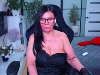 Romantic woman who loves candle light, glamorous atmosphere and sensual sex. She will make you feel like you are with a real queen