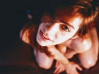 nude webcamgirl CleoCharm