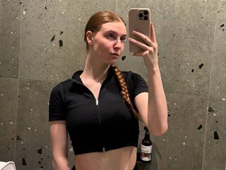 camslut video LessieNunz