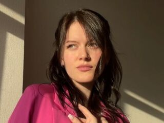 beautiful girl cam MaudGuerrido