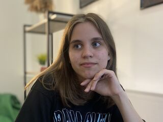 cam girl masturbating with sextoy MelisaVonk