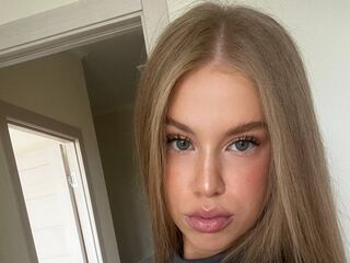 camwhore masturbating with sextoy GinetteHartzheim