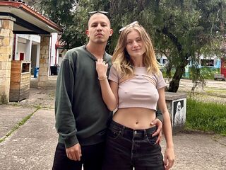 couple shaving pussy AndyZuzka