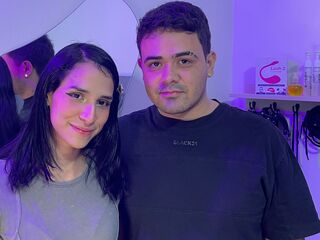 couple showing tits NicoleAndCamilo