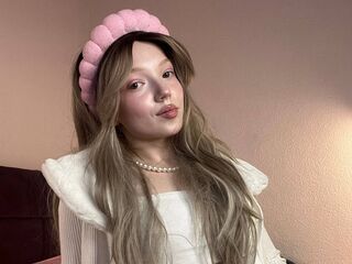 camslut naked AnnikaBloom