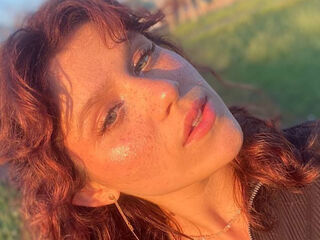 camwhore masturbating with dildo AstridChing