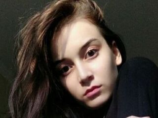 camwhore fingering shaved pussy BethelQuiette