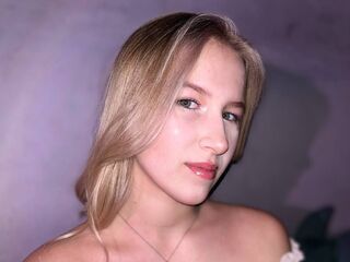 hot cam girl fingering BettyKirsy