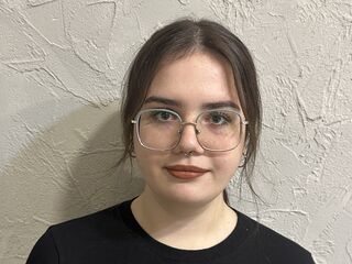 camgirl showing pussy BettyWatkins