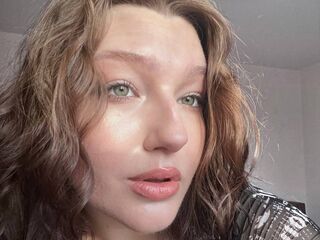 naughty camgirl fingering shaved pussy BonnieHeap
