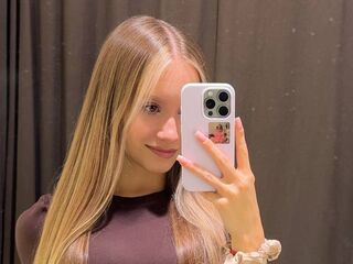 camgirl shaving pussy BonnieNowa