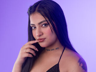 camgirl showing tits CarlaMilano