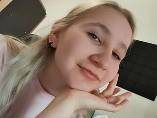 camwhore masturbating with vibrator ChristiaRetterat