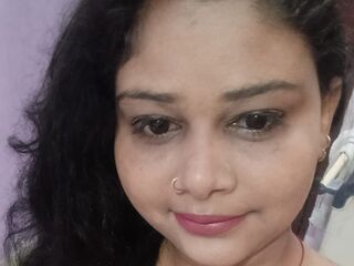 camgirl fingering pussy CurvySoniya