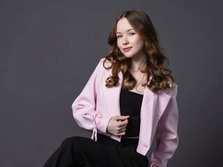hot cam girl spreading pussy DarleenBenjamin