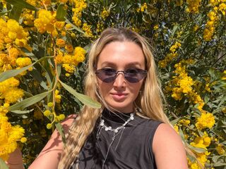 naughty camgirl masturbating DelaineClowerd