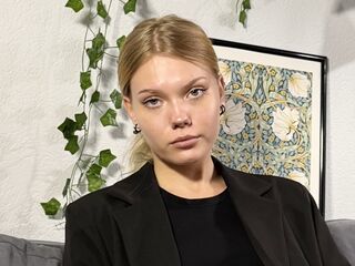 webcam bitch chatroom DonellaAndra