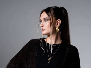 camgirl masturbating with sex toy EileenChaton