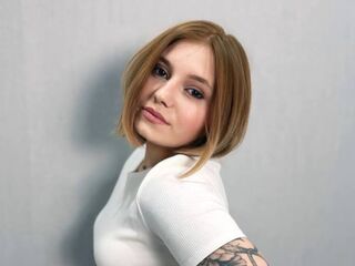 camslut fingering shaved pussy ElenorLandes