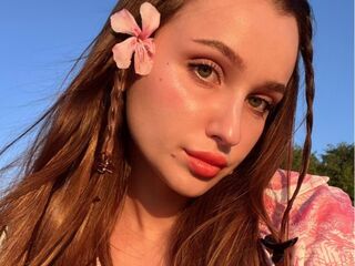 nude camgirl photo ElisaHeathe