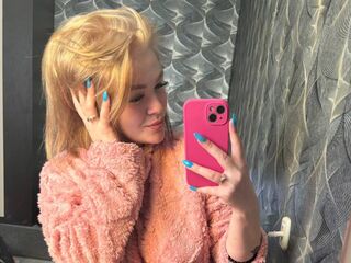 live chat room ElizabethCamaro