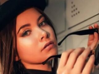 closeup cam ElodiRose