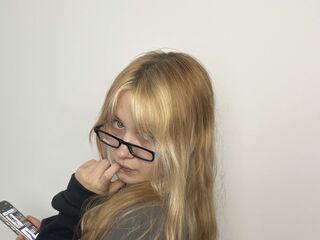 cam girl playing with dildo EloiseGow