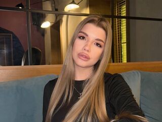 camgirl masturbating with sextoy EmmyRamsdell