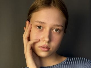 naughty camgirl masturbating with vibrator EvelinaMoorina