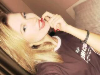 naked camgirl masturbating with vibrator FlossieRoseth