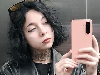 camwhore fingering shaved pussy GildaHudok