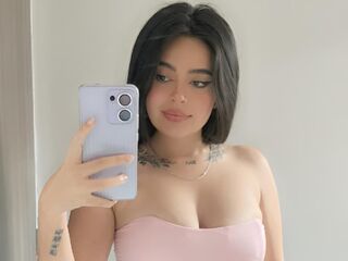 hot cam girl masturbating with vibrator IsabellaMonn