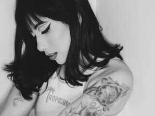 camgirl shaving pussy IvoryFlame
