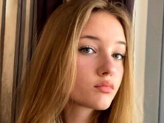 camgirl masturbating with sex toy JaniJarema