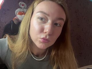 camgirl masturbating with vibrator KayeEliasen