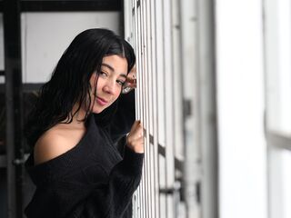 naughty cam girl fingering shaved pussy KendalDevinne