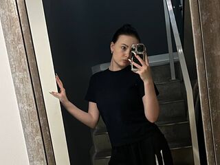 camgirl KiraBentley