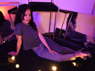 naughty cam girl fingering shaved pussy KyaraLux