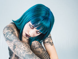 camslut showing tits LaurentCassidy