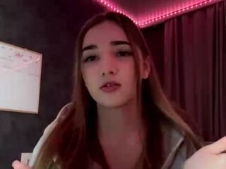 naked camgirl LaurynKendell