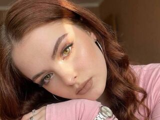 camwhore masturbating with sextoy LeoKluge
