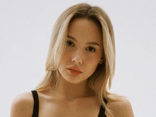 camgirl masturbating with sex toy LeticiaTso