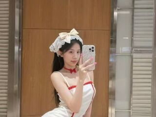 nude webcamgirl photo LilyYuan
