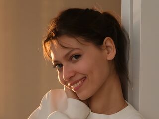 beautiful cam girl LivelyLaurie