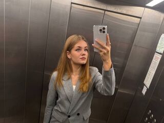 hot cam girl fingering pussy LizzieIacovino