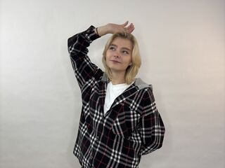 camslut topless LorieYancy
