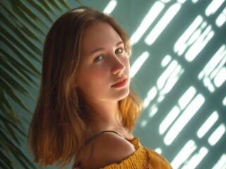 camgirl fingering pussy LucettaHarder