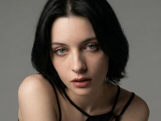 camgirl playing with dildo LuisaFinell